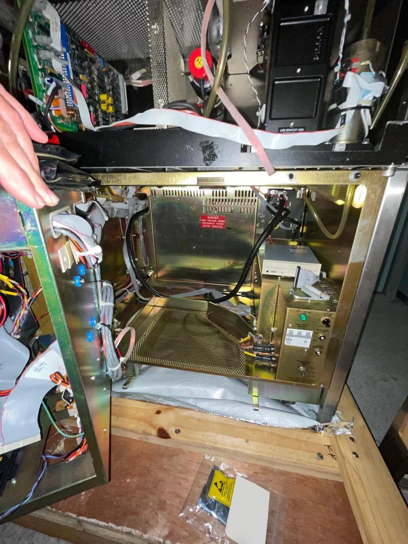 Used 1995 KLA Surfscan 6420 Particle Defect System