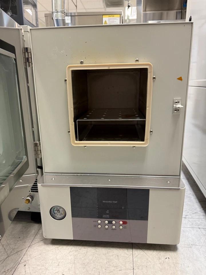 Used Yamato ADP200C Programmable Vacuum Drying Oven 115VAC, 10L Capacity