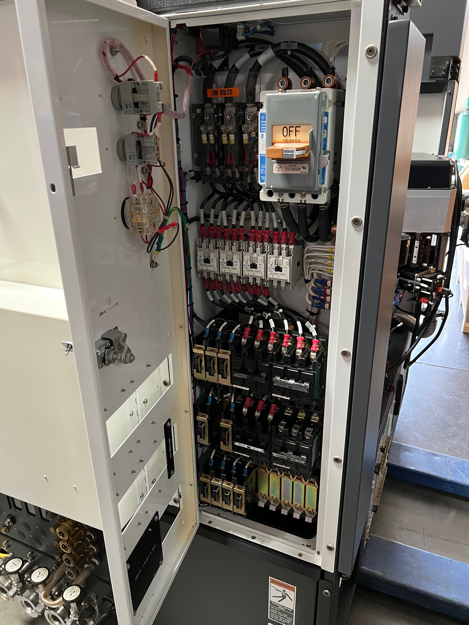 Used 1993 AMAT P5000 PECVD tool 3 Chamber