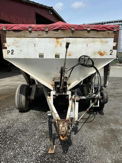Used Simonsen 4 Ton Fertilizer Spreader