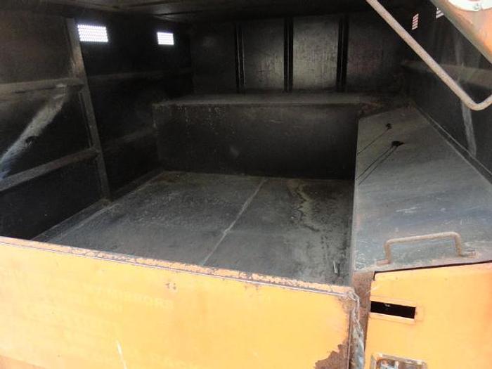 Used 2011 FREIGHTLINER BUSINESS CLASS M2 106