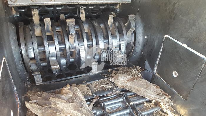 Used 2003 MORBARK 5600 - HORIZONTAL GRINDER