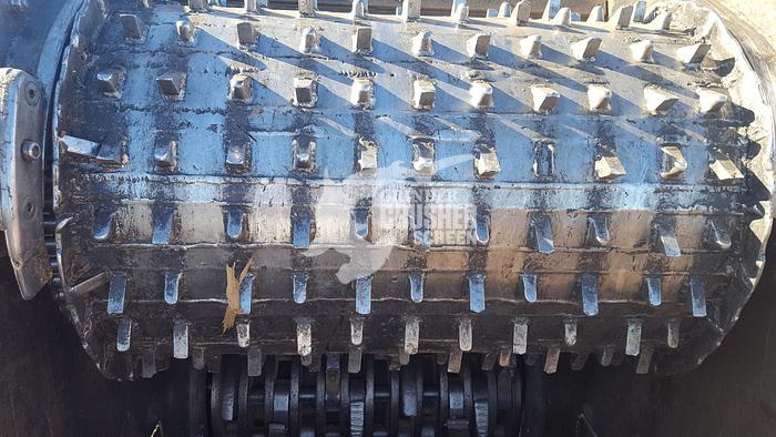 Used 2003 MORBARK 5600 - HORIZONTAL GRINDER