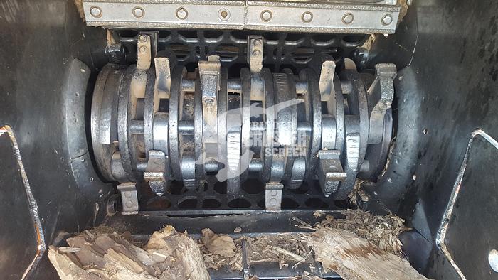 Used 2003 MORBARK 5600 - HORIZONTAL GRINDER