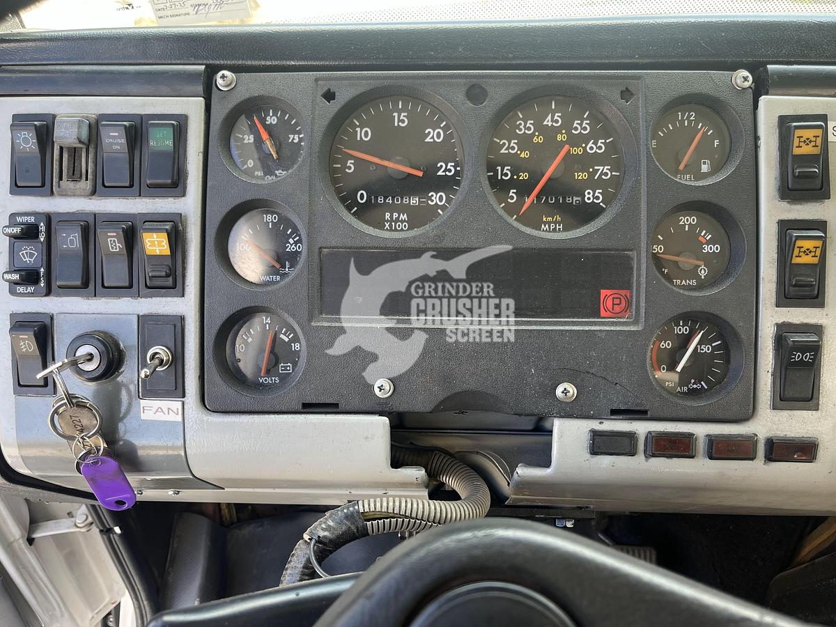 Used 2000 FREIGHTLINER FL-112