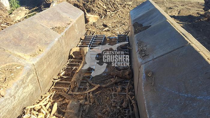 Used 2003 MORBARK 5600 - HORIZONTAL GRINDER