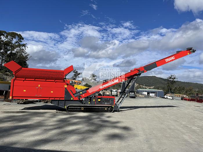 NEW SCREEN USA TRACK MOUNTED FEEDER STACKING TFS4742
