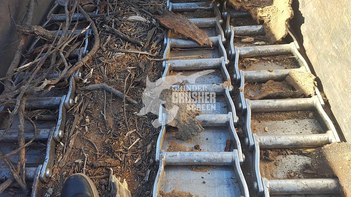 Used 2003 MORBARK 5600 - HORIZONTAL GRINDER