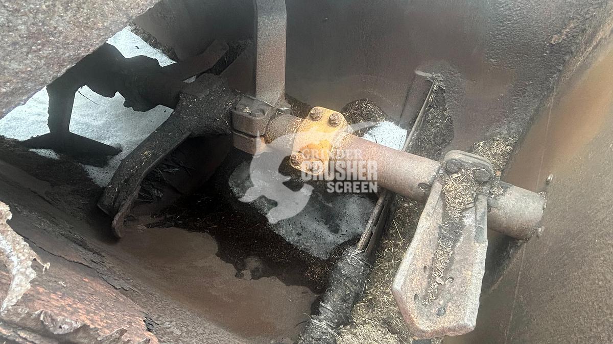 Used 1998 BECKER UNDERWOOD SECOND HARVESTER 200