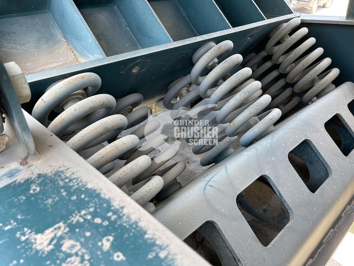 Used 2015 ACTION DENSE-OUT AIR VIBRATOR