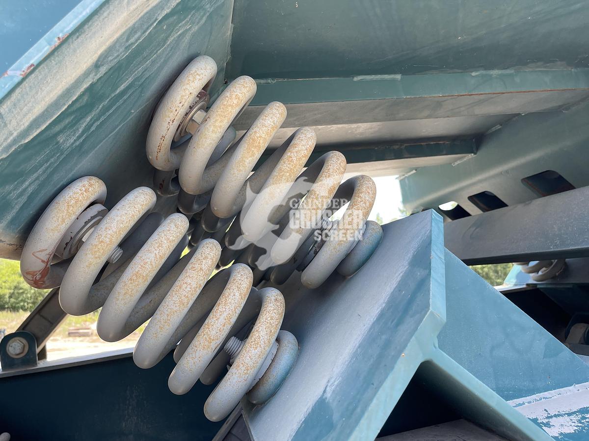 Used 2015 ACTION DENSE-OUT AIR VIBRATOR