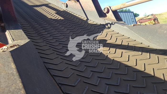 Used 2003 MORBARK 5600 - HORIZONTAL GRINDER