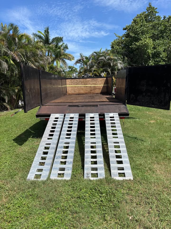 Used 2026 Gooseneck 20 Yards Trailer