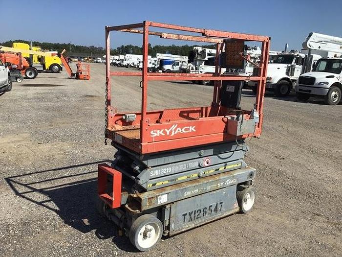 Used 2013 SKYJACK SJ3219 DC SCISSOR LIFT