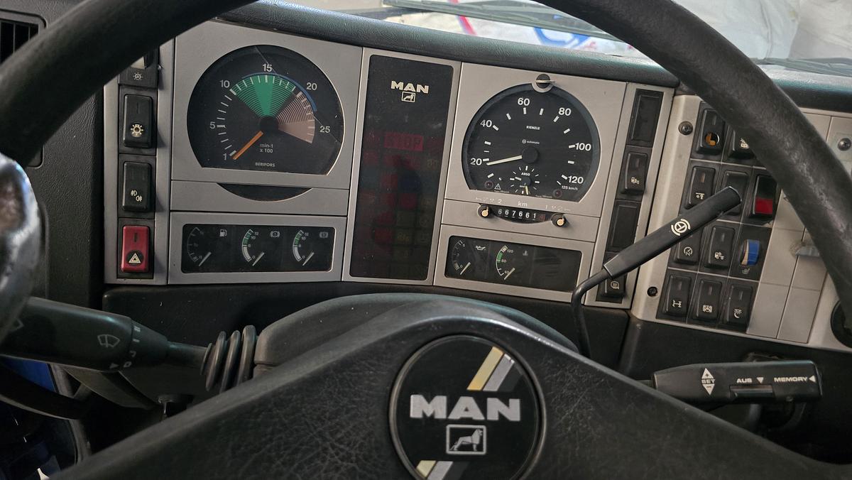 Usato 2003 Camion per scarrabili MAN 26.414 - Truck for hook lifts