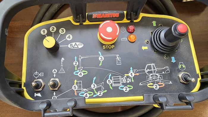 Usato 2003 Elevatore Telescopico MANITOU MRT 16.35 M