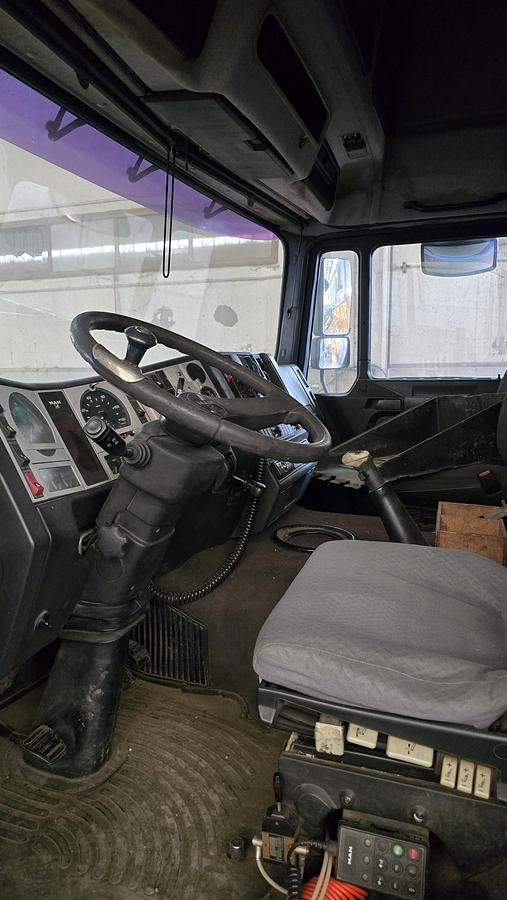 Usato 2003 Camion per scarrabili MAN 26.414 - Truck for hook lifts