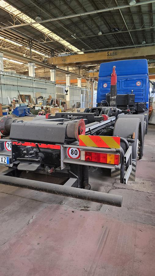 Usato 2003 Camion per scarrabili MAN 26.414 - Truck for hook lifts