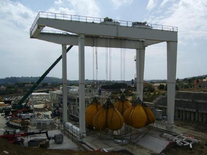 Usato 2013 Gru a Portale (cavalletto) CIMOLAI TECNOLOGY RGC027 - 340 Ton. RAIL GANTRY CRANE