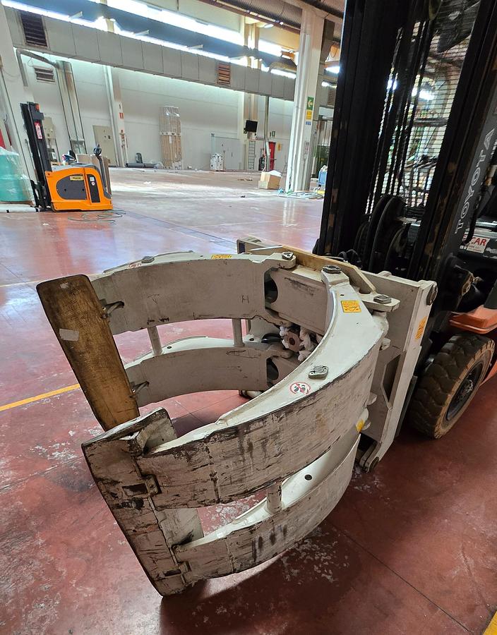 Usato 2000 Elevatore a GAS  TOYOTA 42-7E GF25 - Gas-powered lift with hydraulic clamp