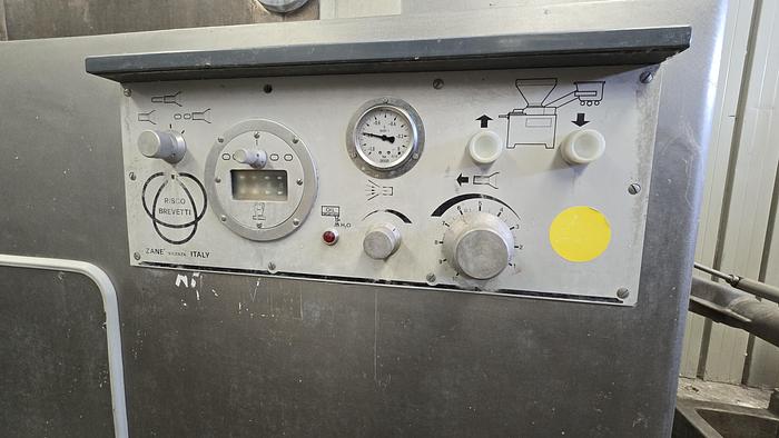 Usato 1994 Insaccatrice RISCO RS 2000M - Mortadella stuffer