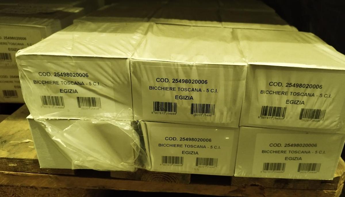 Usato 2025 Stock di Bicchieri Calici e Coppette Vari formati - Stock of Glasses, Goblets, and Cups