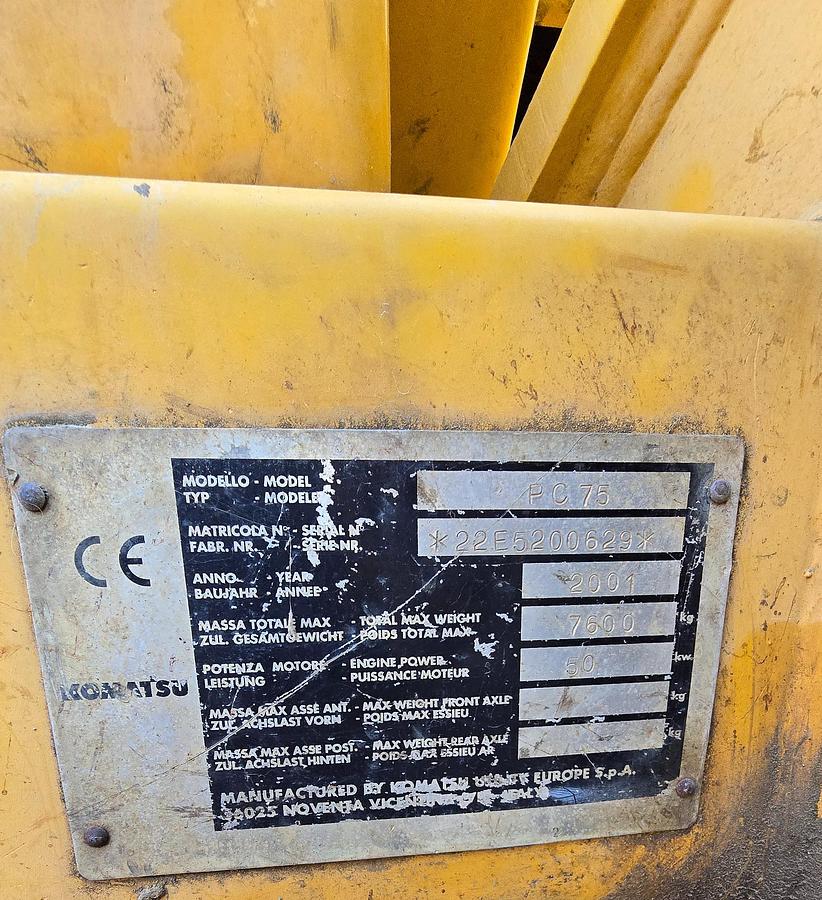 Usato 2001 Escavatore Komatsu PC 75 R - Excavator