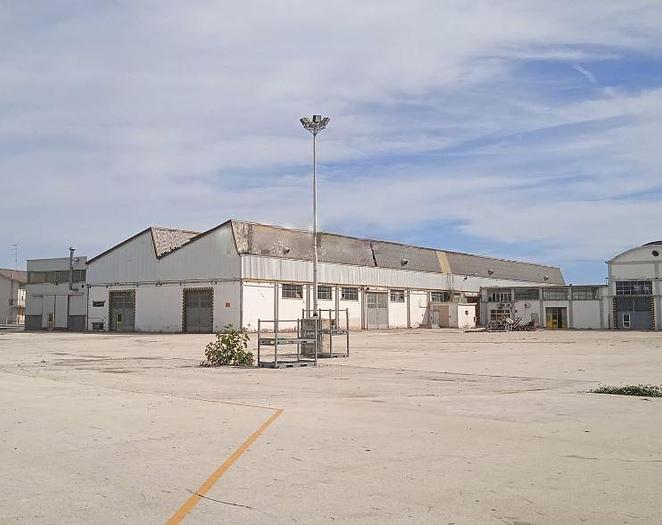 Usato 2000 Area e Capannoni in vendita a Lanciano in via Zona Industriale - Sheds Italy