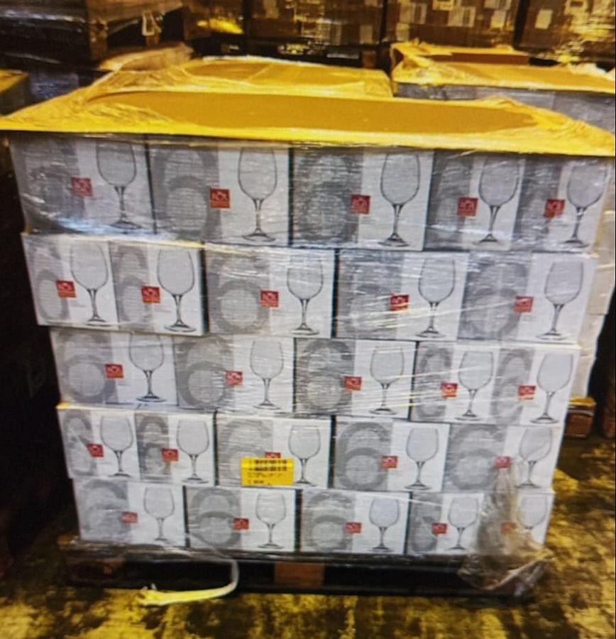 Usato 2025 Stock di Bicchieri Calici e Coppette Vari formati - Stock of Glasses, Goblets, and Cups