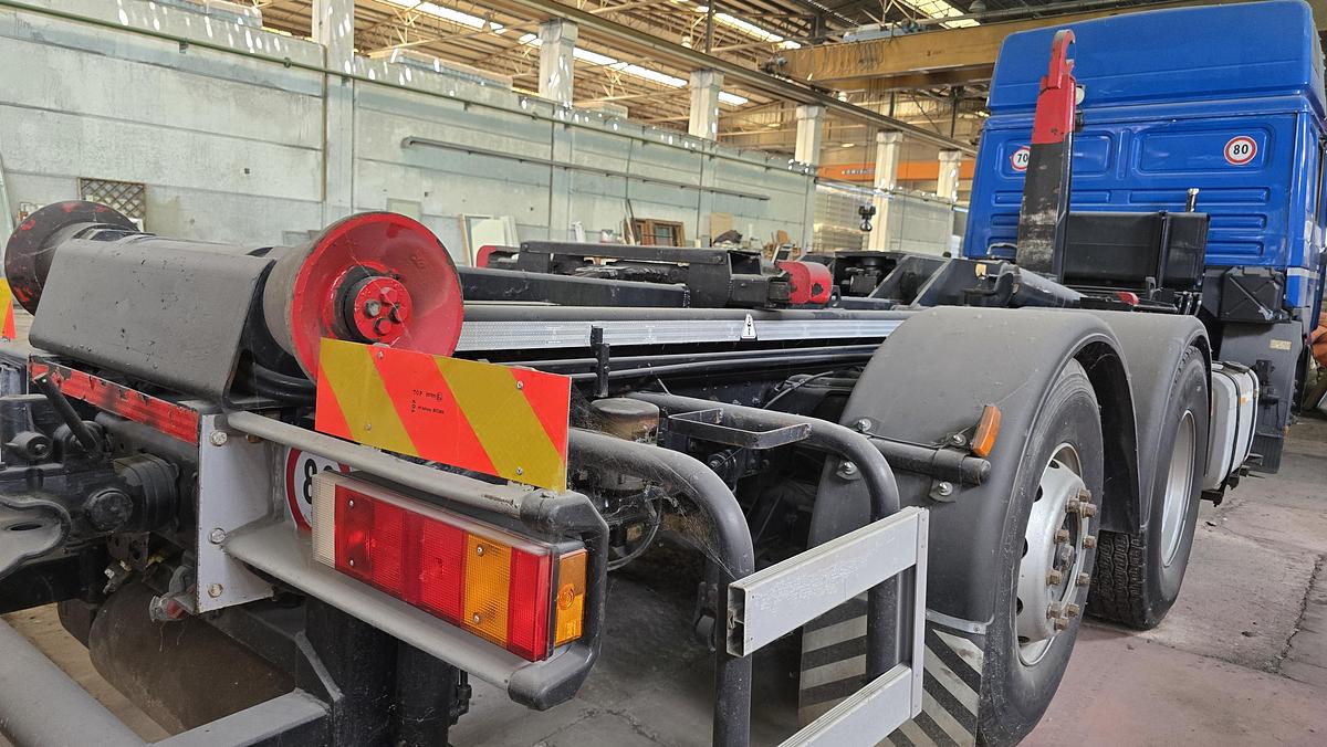 Usato 2003 Camion per scarrabili MAN 26.414 - Truck for hook lifts