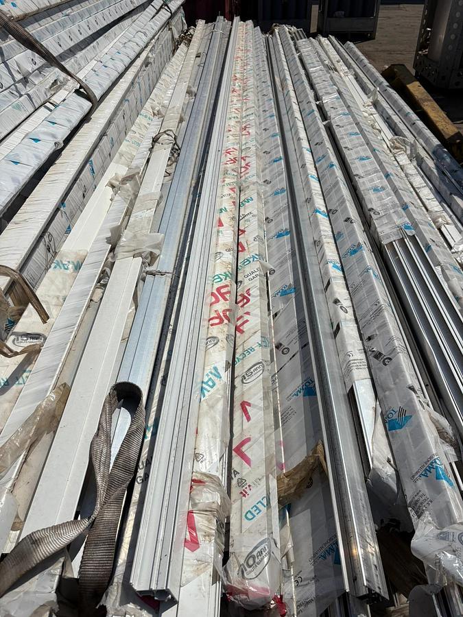 Stock profilati in alluminio  ed altri accessori