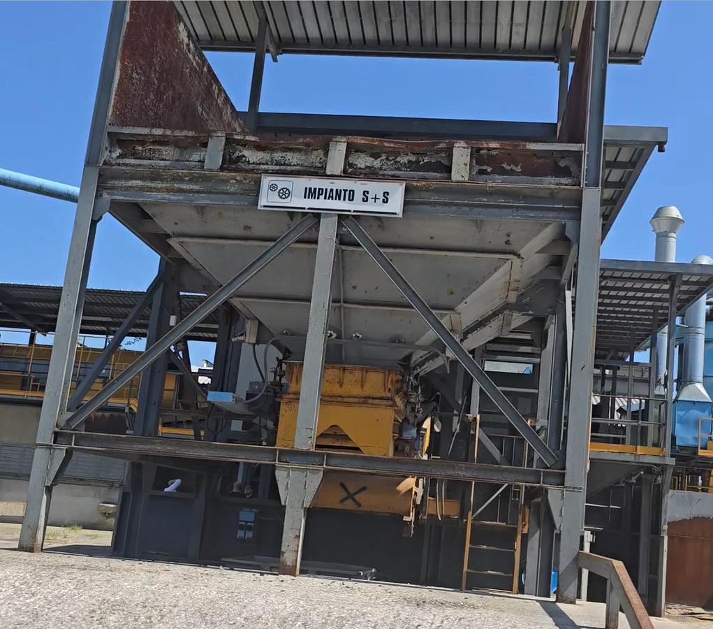 Usato 2010 Metal structure Various machinery