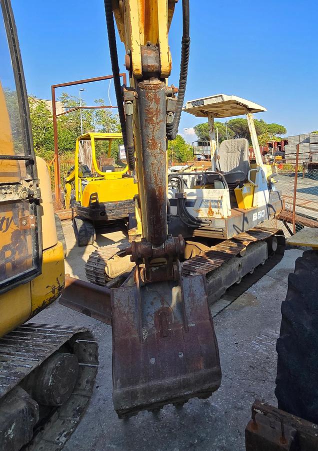 Usato 2001 Escavatore Komatsu PC 75 R - Excavator