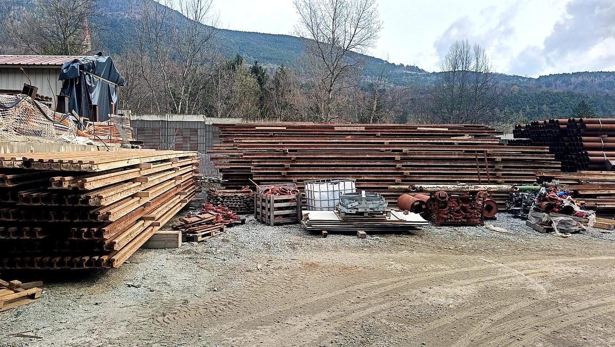 Usato 2010 Rotaie Ferroviarie Vignole BINARIO UNI50 - con Traversine in Faggio GORZA