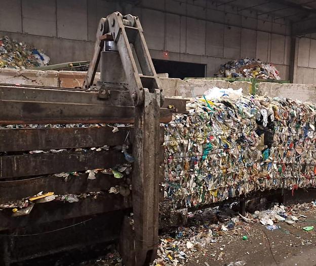 Usato 2002 Pressa Imballatrice ZAGIB L21 AS + Nastro alimentazione