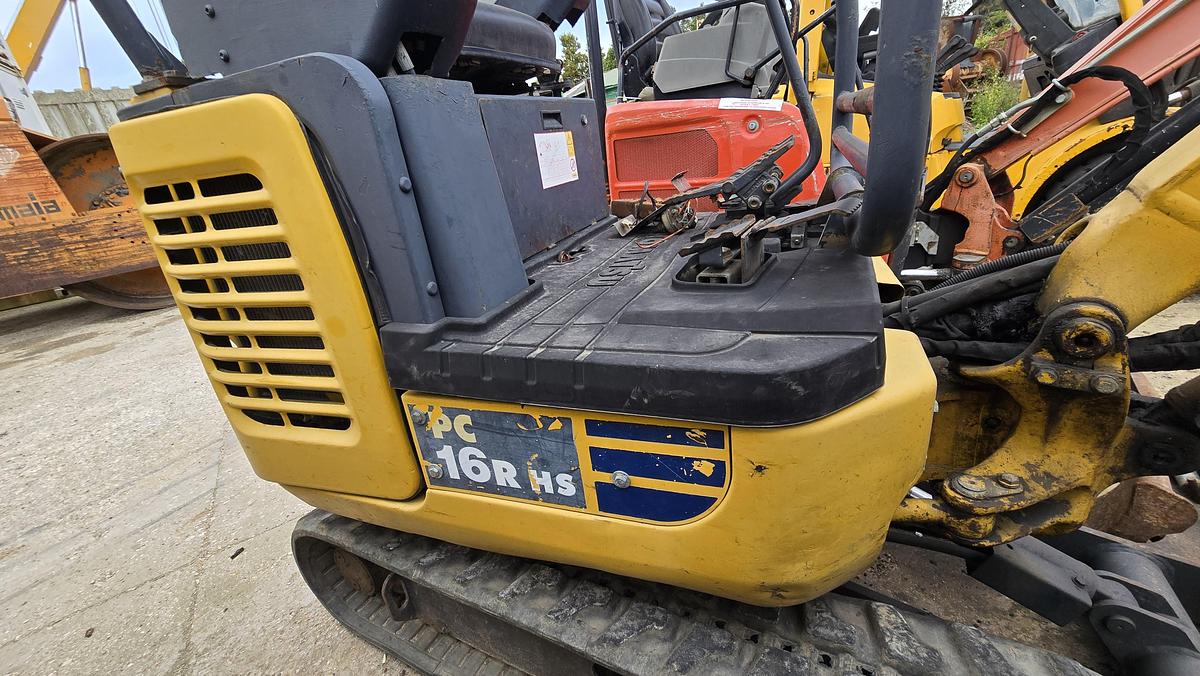 Usato 2011 Excavator Komatsu PC 16 R  HS