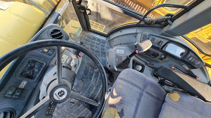 Usato 2005 Terna Gommata, NEW HOLLAND LB 115 B-4PS