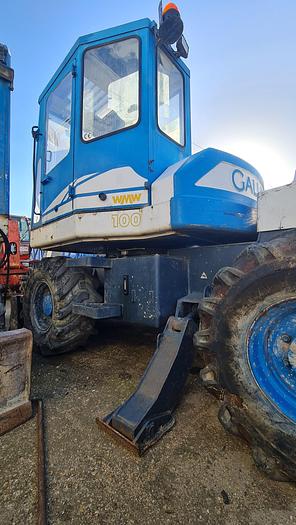 Usato 2002 Escavatore gommato GALLMAC WMW 100