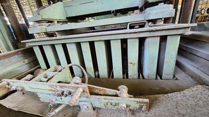 Usato 1996 Blocchiera per produzione manufatti in cemento CECCONI CR 95/E