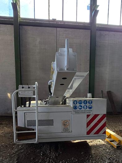 Usato Perforatrice ELLETTARI GEOTECNICA modello EG 2312-8DR