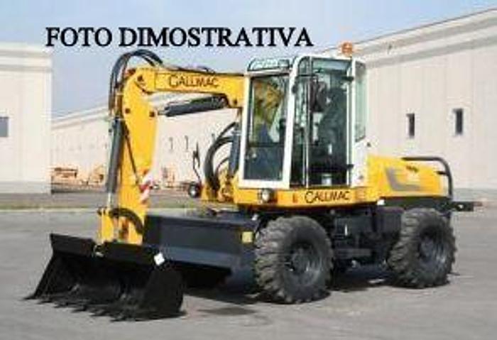 Usato 2002 Escavatore gommato GALLMAC WMW 100