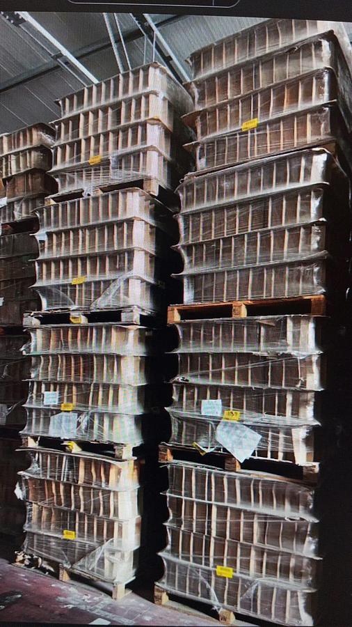 Usato 2025 Stock di Bicchieri Calici e Coppette Vari formati - Stock of Glasses, Goblets, and Cups