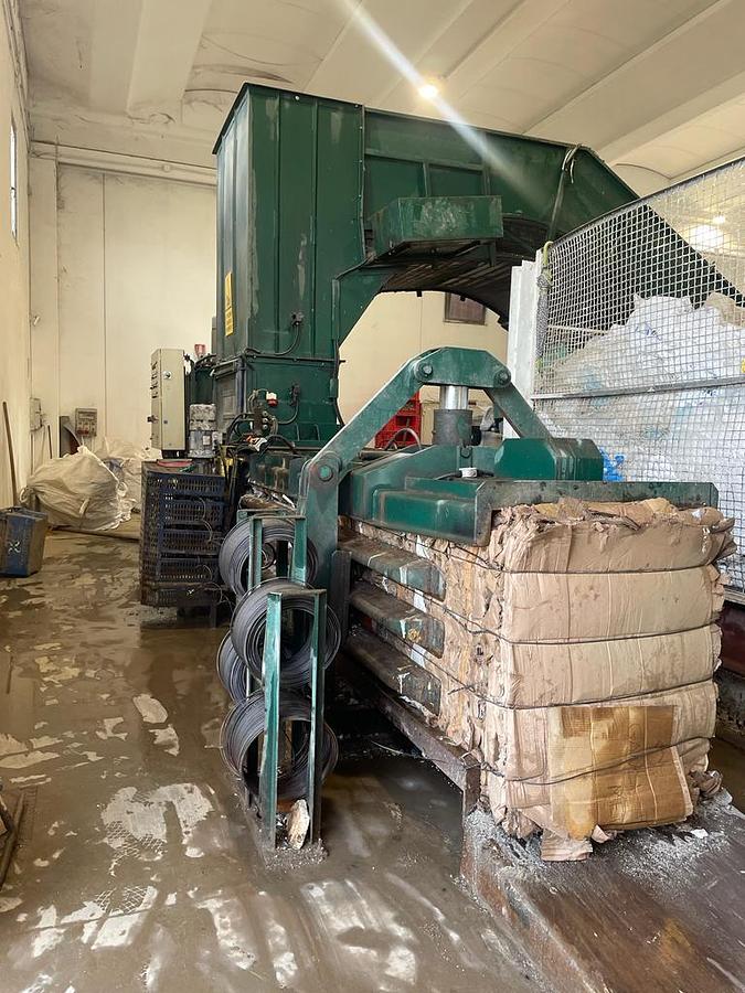 Usato 2003 Pressa Imballatrice ORMIC 80x90 - 70T - Baling Press