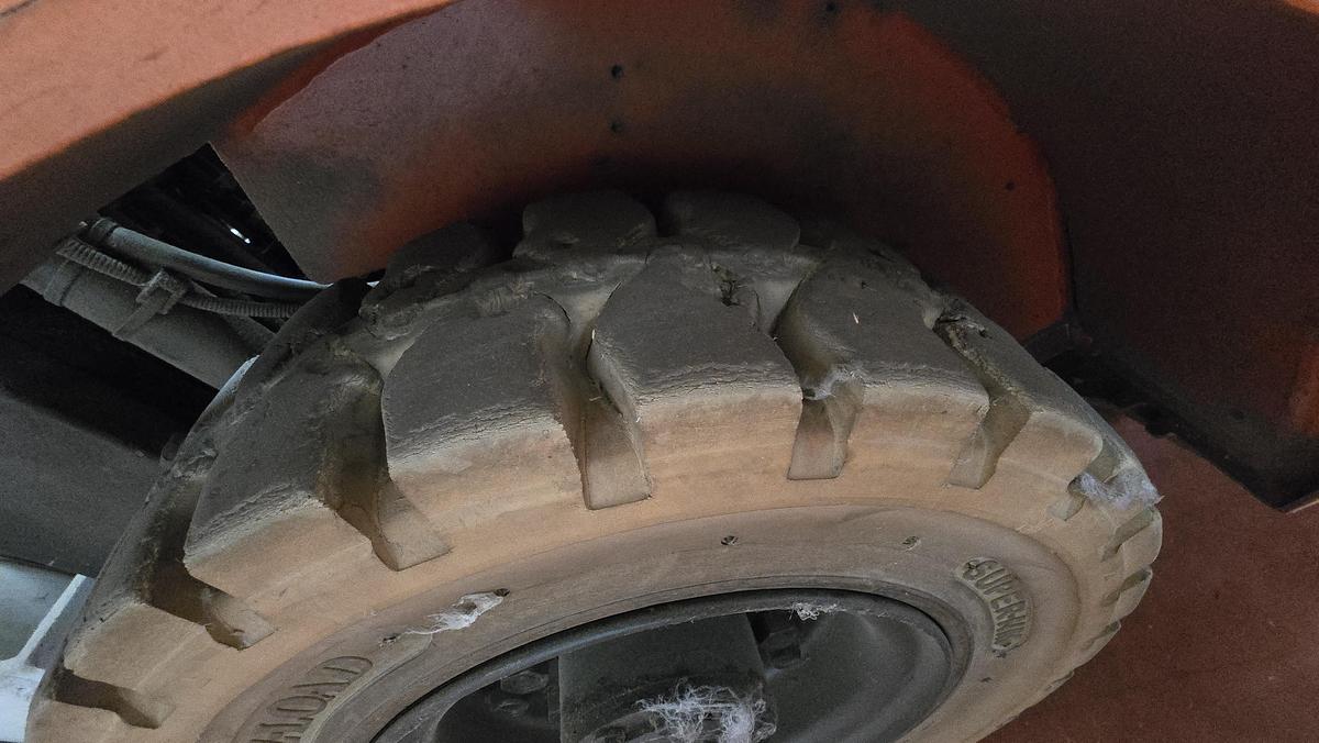 Usato 2000 Elevatore a GAS  TOYOTA 42-7E GF25 - Gas-powered lift with hydraulic clamp