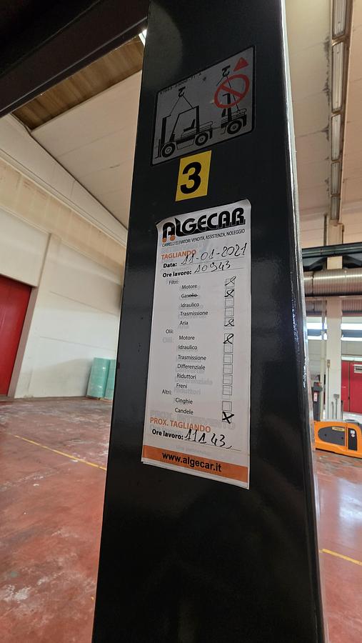 Usato 2000 Elevatore a GAS  TOYOTA 42-7E GF25 - Gas-powered lift with hydraulic clamp