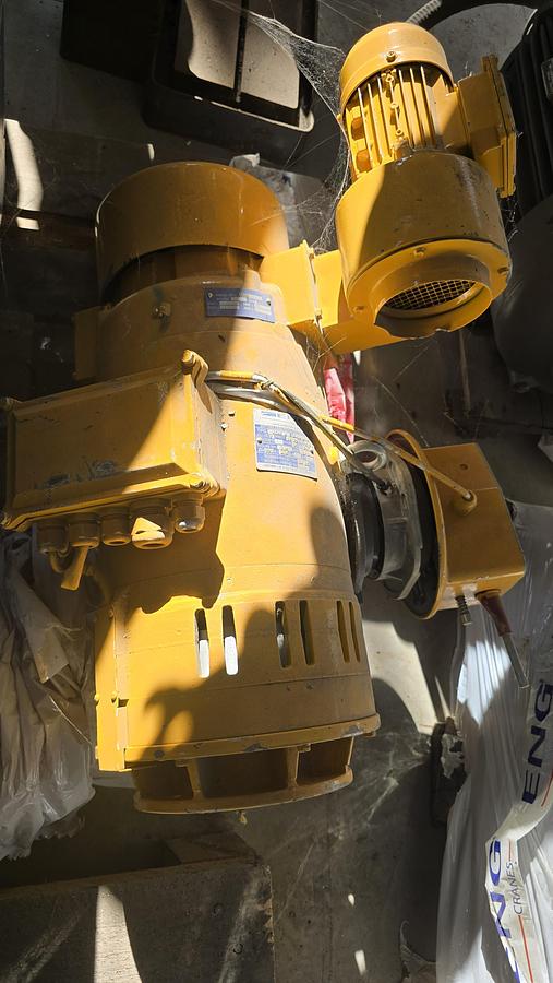 Usato 2008 Motoriduttore per gru LEROY SOMER TIPO ro/3 - Gearmotor