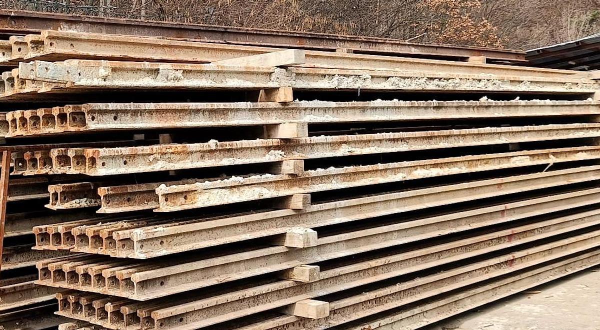 Usato 2010 Rotaie Ferroviarie Vignole BINARIO UNI50 - con Traversine in Faggio GORZA