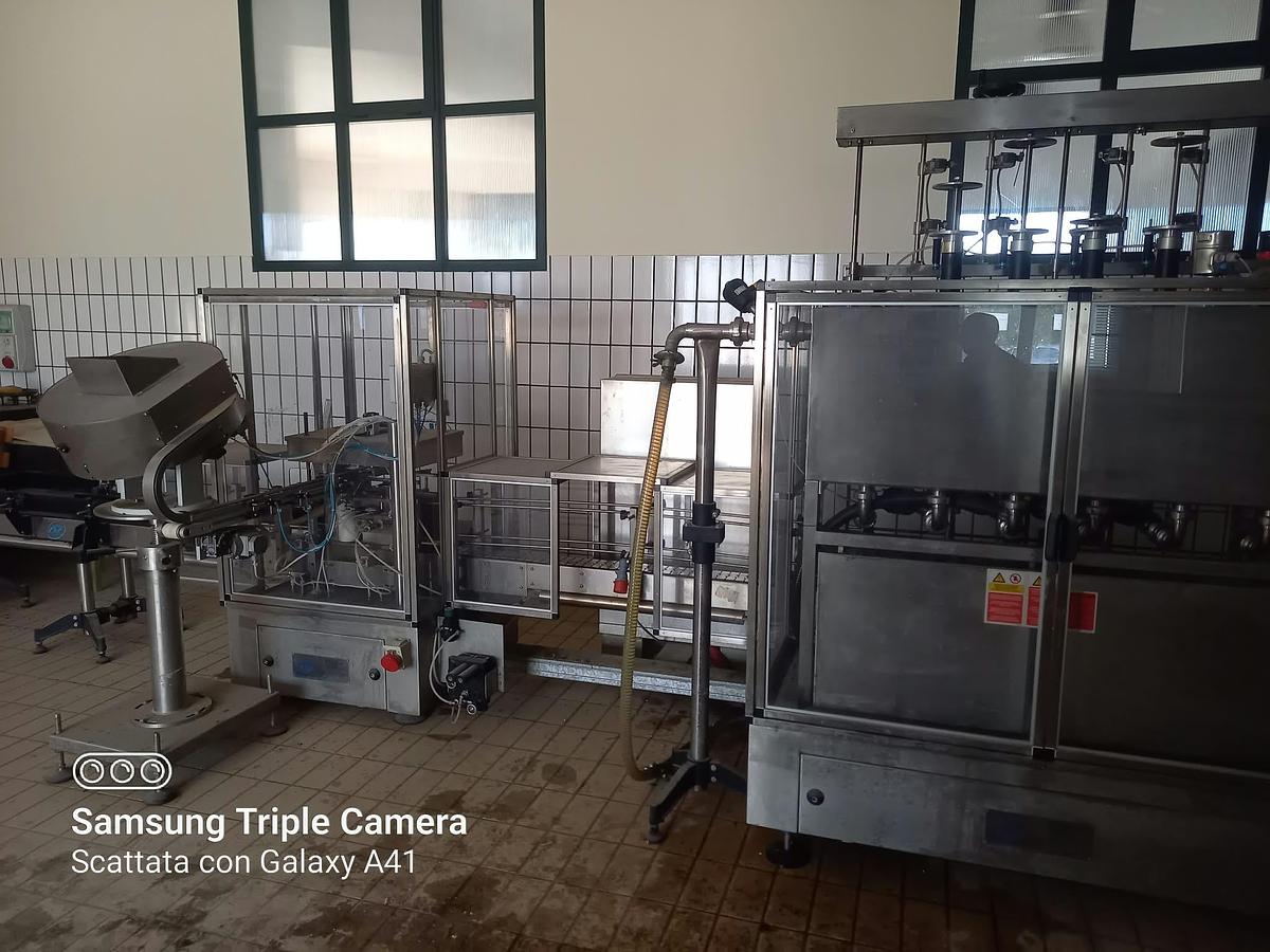 Usato 2001 Linea di Imbottigliamento olio/vino AVE Industries RV-4 - Liquid Packaging Equipment / Universal Filling Lines
