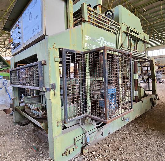 Usato 1996 Blocchiera per produzione manufatti in cemento CECCONI CR 95/E