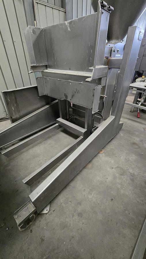 Usato 2002 Ribaltatore INOX FER 12 - Vat tipper